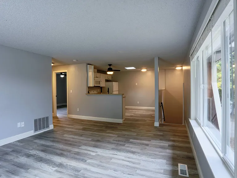 10404 Fruitland Ave E — Photo 4