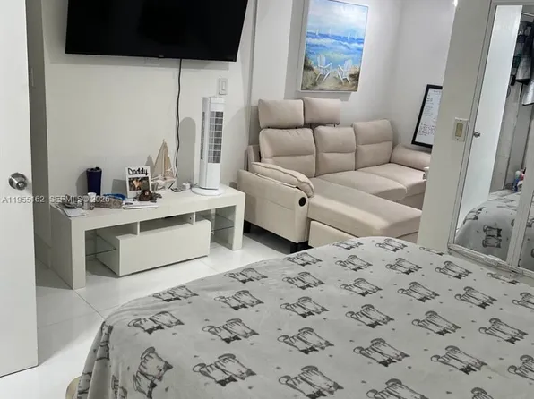 246 Poinciana Dr #504, North Miami Beach, FL 33160