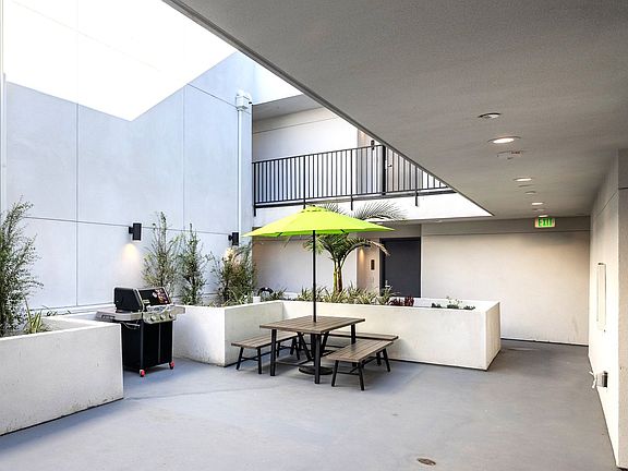 5th image of 1341 W Gardena Blvd #207