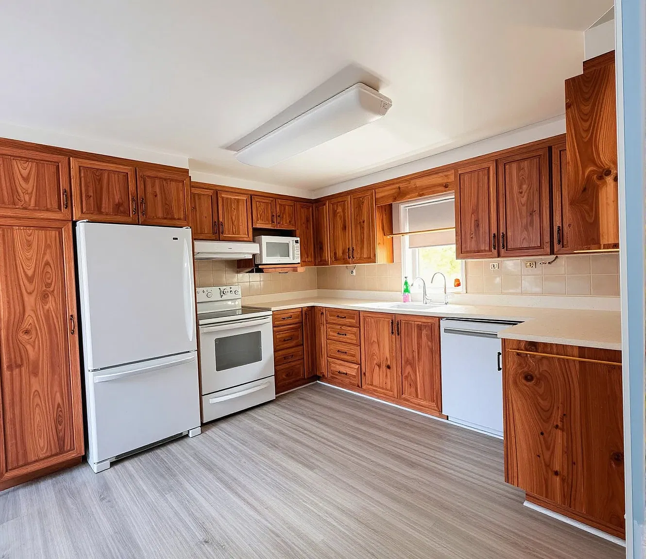 3 bed, 1.5 bath, $2,550 — Photo 3