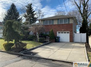 19 Dixon Dr, Woodbridge, NJ