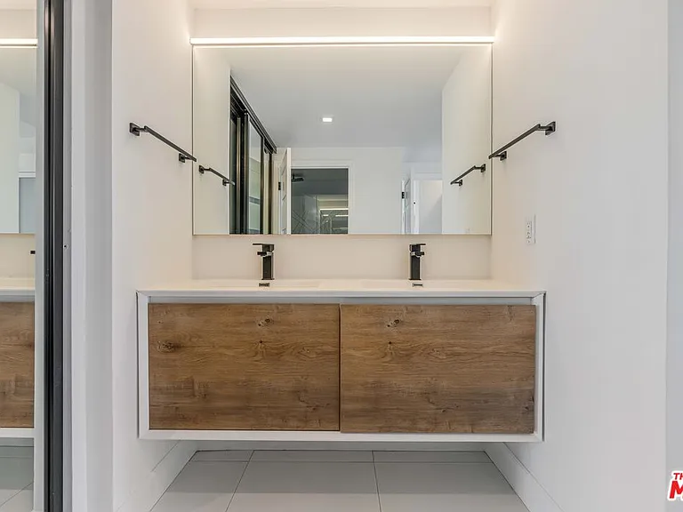 10501 Wilshire Blvd #1812 — Photo 11