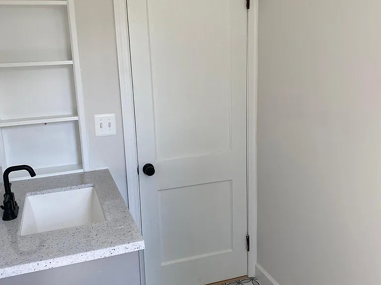 2514 S Kenwood St — Photo 9