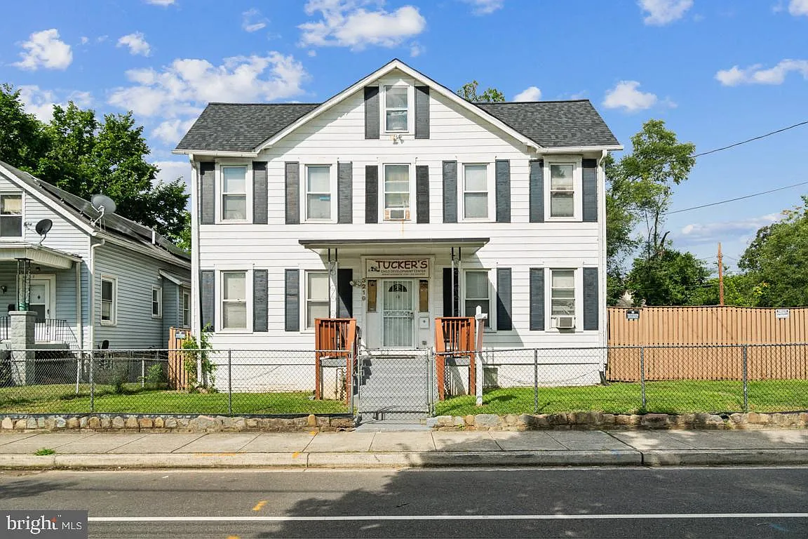 3219 9th Pl SE photo 1