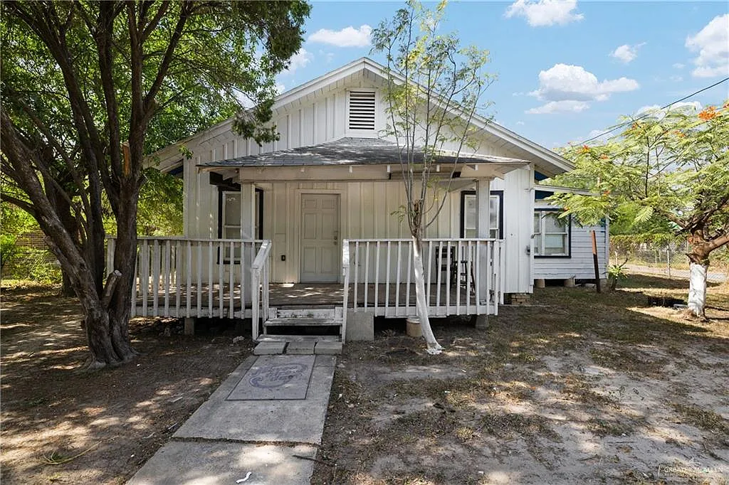 3 bed, 2.0 bath, 1290 sqft, $1,100 — Photo 3