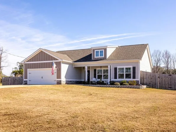 3 Belmont Dr, Fort Mitchell, AL 36856