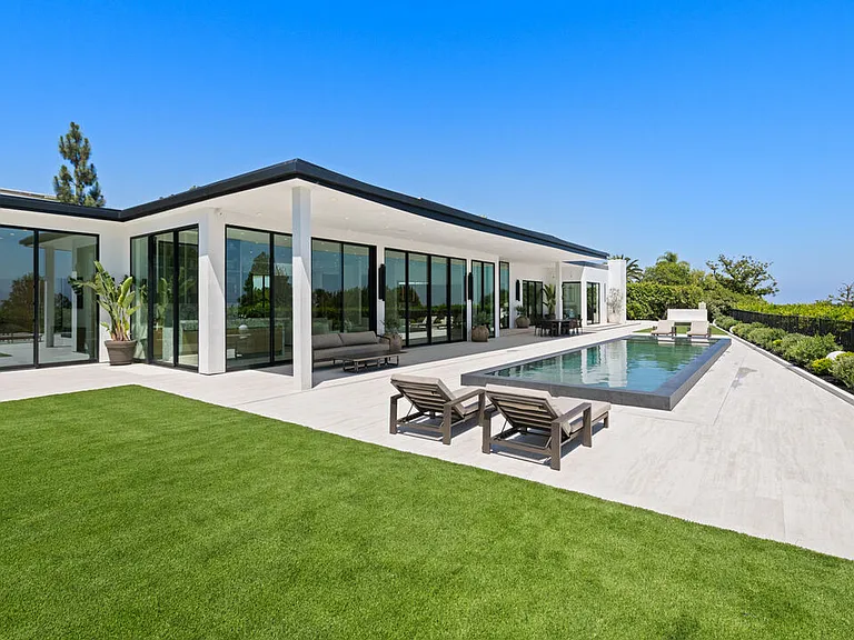 365 Trousdale Pl — Photo 4