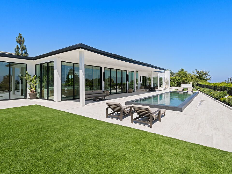 1st image of 365 Trousdale Pl