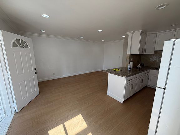3rd image of 1138 N Park Ave #1138