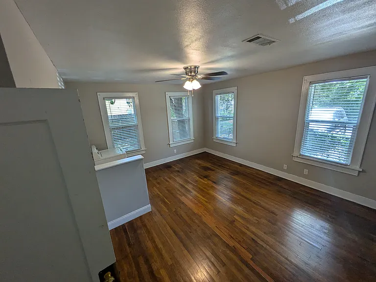 3207 Rogers Ave — Photo 5