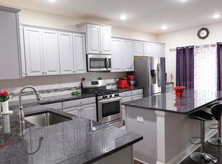 807 Chalmers Ln, Monroe Township, NJ 08831