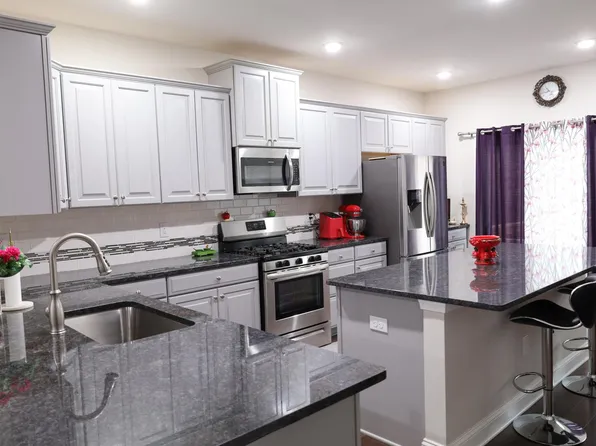 807 Chalmers Ln, Monroe Township, NJ 08831