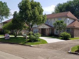 1810 Pinewood Ct, Sugar Land, TX 77498