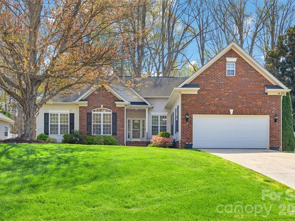 2826 Barnard Castle Ln, Matthews, NC 28104