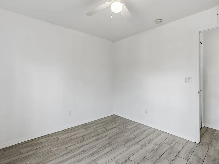 913 Canton Ave — Photo 11