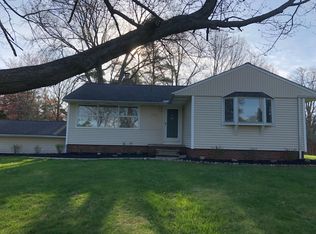 5121 Lake Vista Dr, Solon, OH 44139