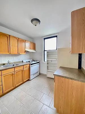 Rented by Zikos Realty Services | media 10