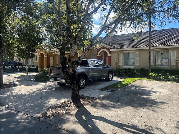 2nd image of 136 SW 15th Ter