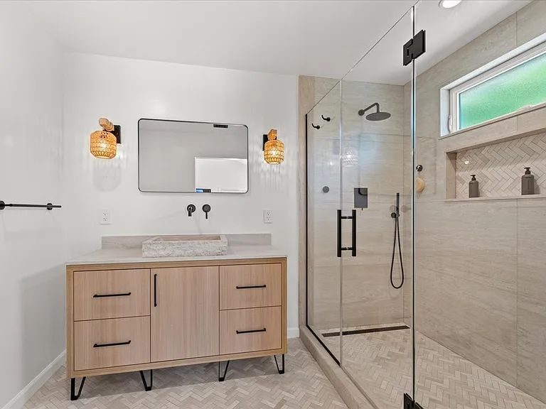 6443 Matilija Ave — Photo 14