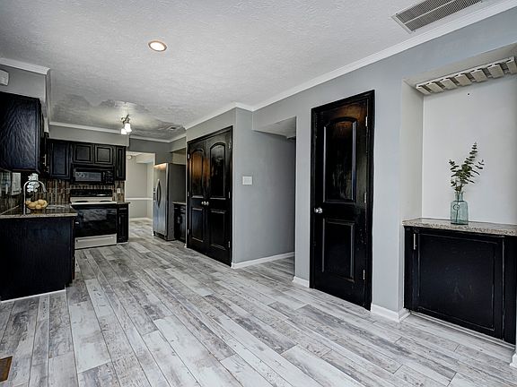 4th image of 8530 Fawn Meadow Dr