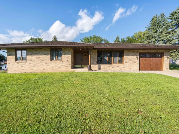 1115 Pleasant St, Carlisle, IA 50047
