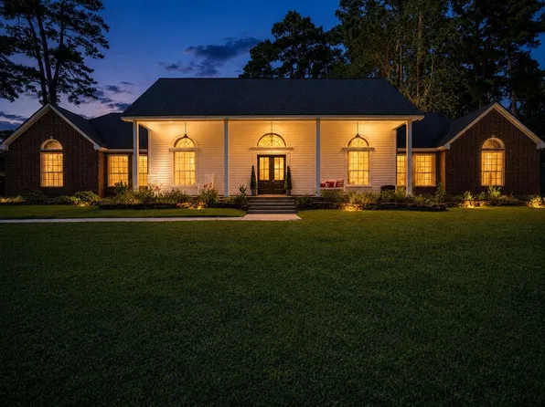 14131 Lakepoint Dr, Willis, TX 77318