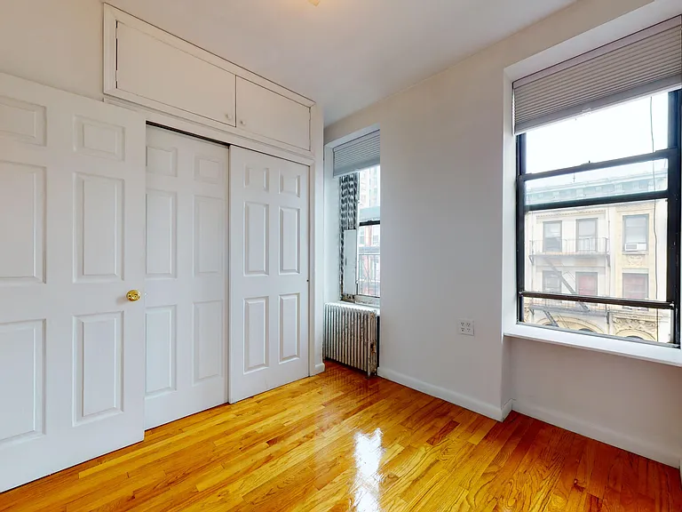 214 E 10th St #22 — Photo 7