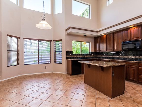 4th image of 14956 W Poinsettia Dr