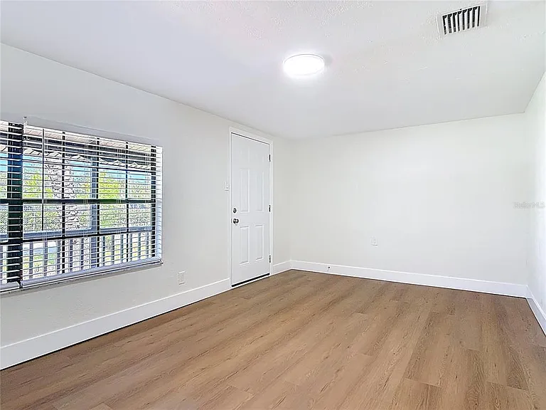 1415 Frances Dr — Photo 5
