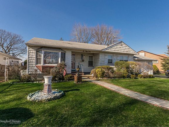 2nd image of 653 Dickens Ave