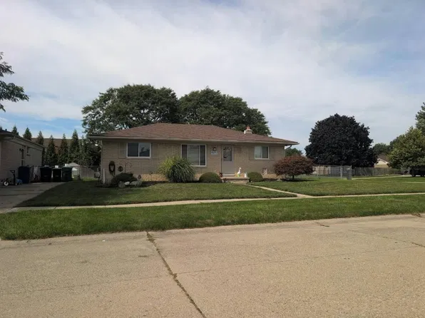 46917 Crestview Dr, Macomb, MI 48044
