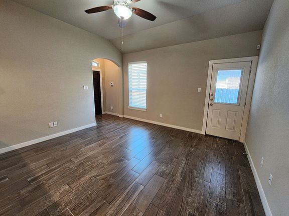 4th image of 529 Creekside Frst