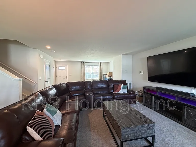 436 Forecastle St — Photo 4