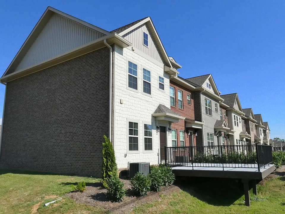 908 Somerville Ct