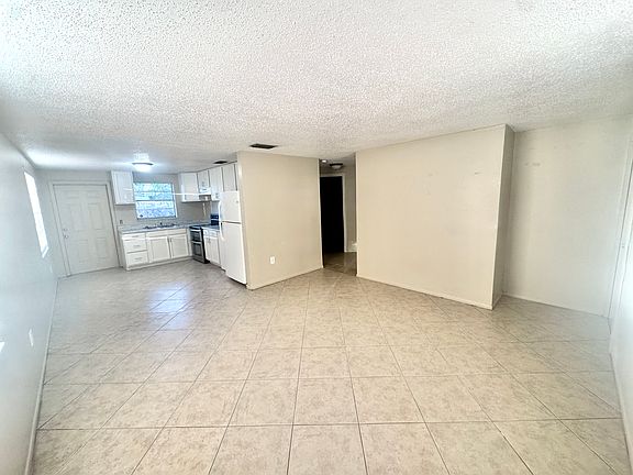 4th image of 925 51st Ave E