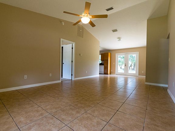 3rd image of 4605 NE 28th Ter