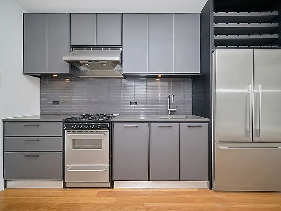 4th image of 1040 Dean St #215