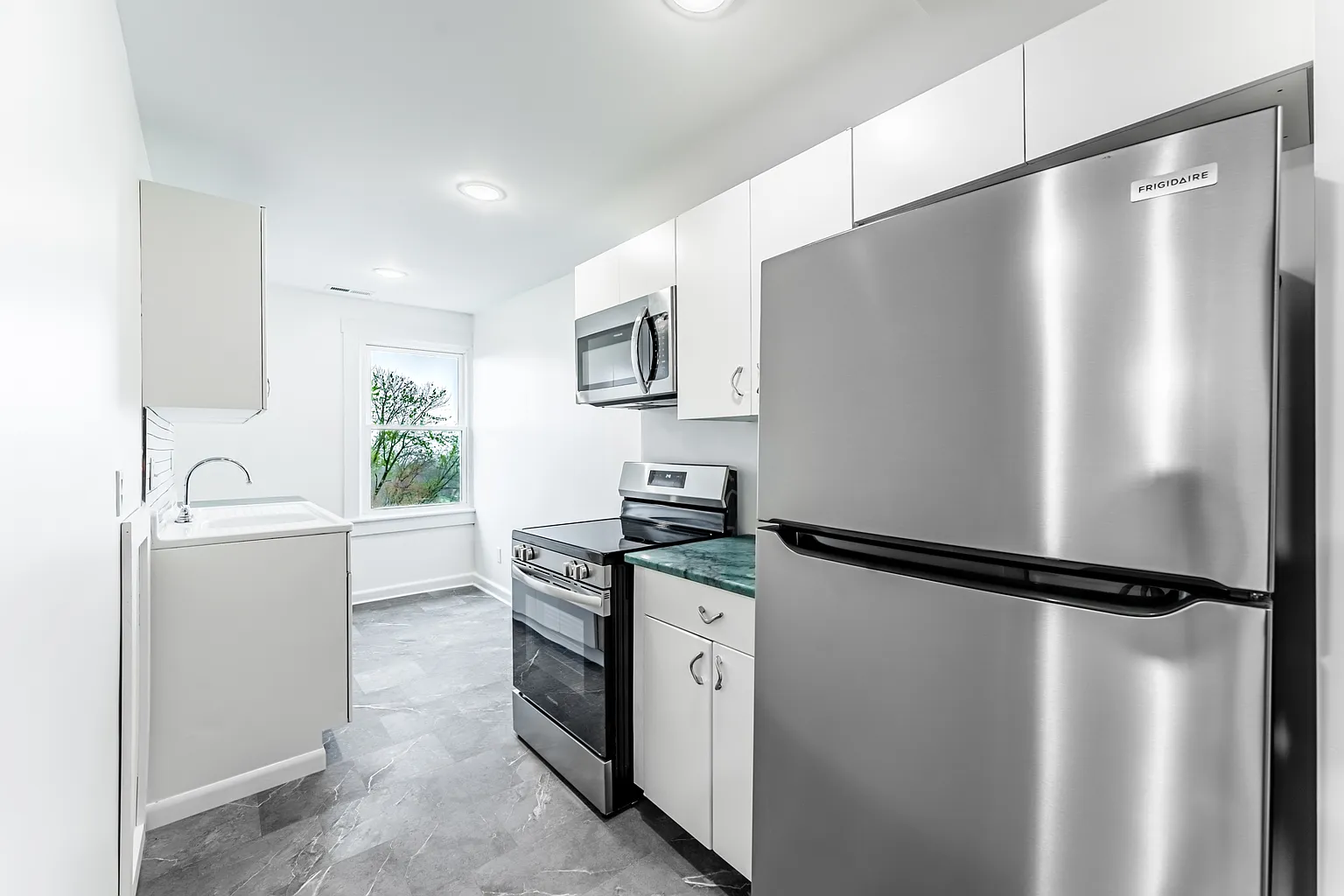 496 Dorsey Ave #4 photo 1