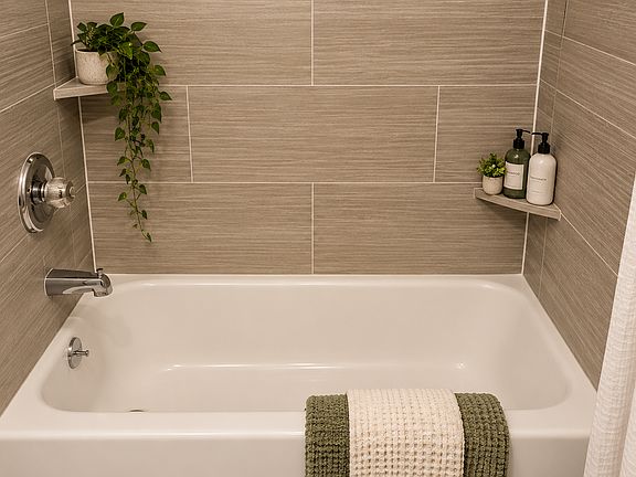 4th image of 226 S Whitney St #6