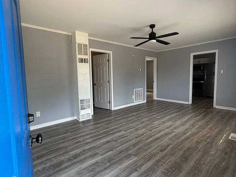 2913 Skyline Dr — Photo 2