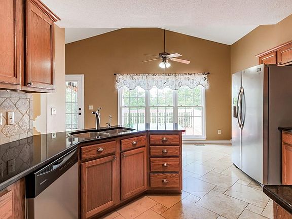 3rd image of 24 Jamesport Ln