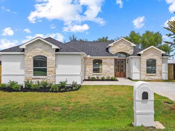 227 Manor Ave, Arcola, TX 77583