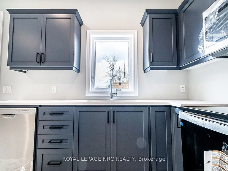121A Moffatt St #21 — Photo 9