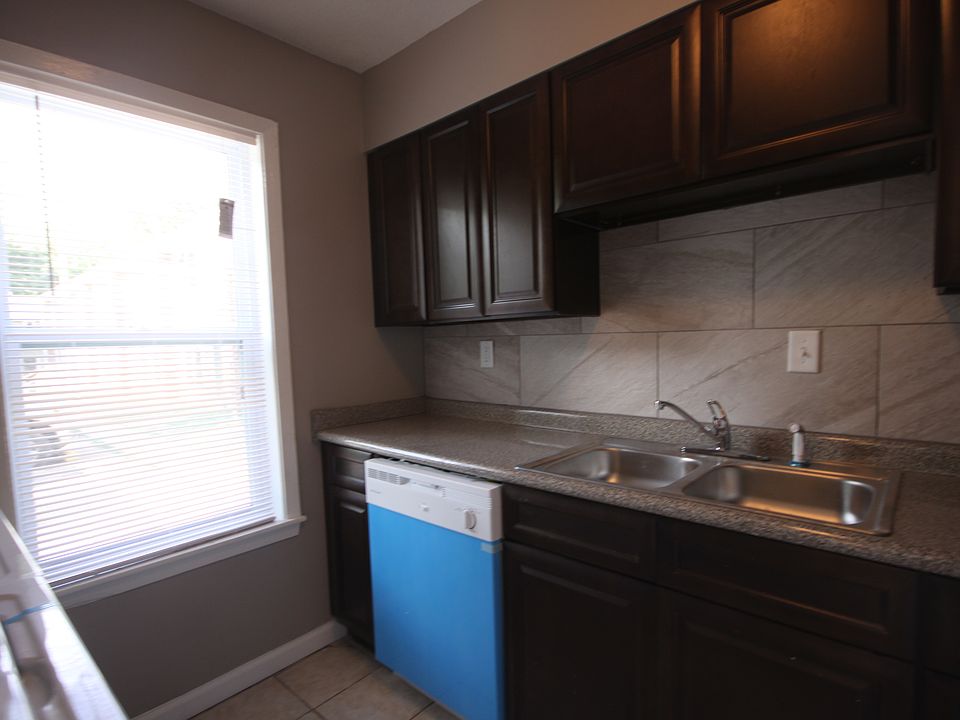 1st image of 658 Spottswood Manor Dr