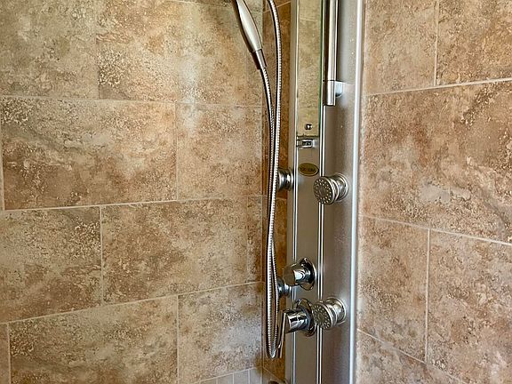 5th image of 101 N Lakeside Dr APT 1