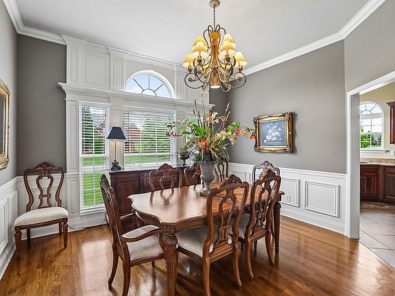 3rd image of 4228 Thoroughbred Ln