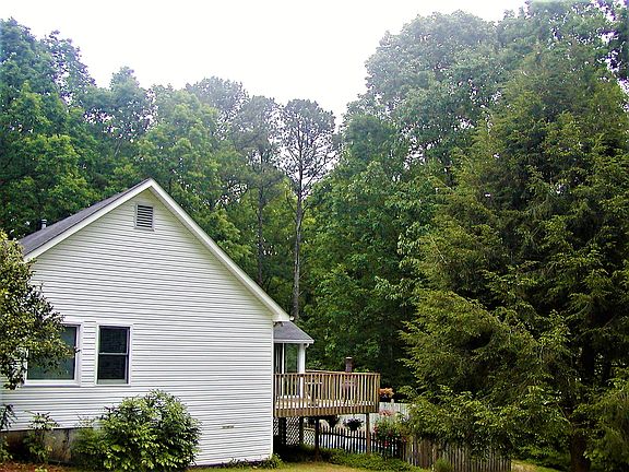 3rd image of 1121 Plantation Dr SE
