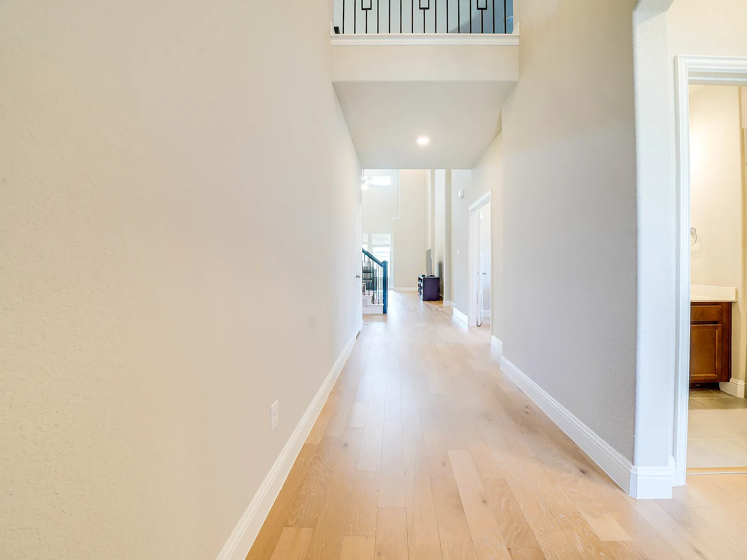 707 Gatecrest Dr — Photo 3
