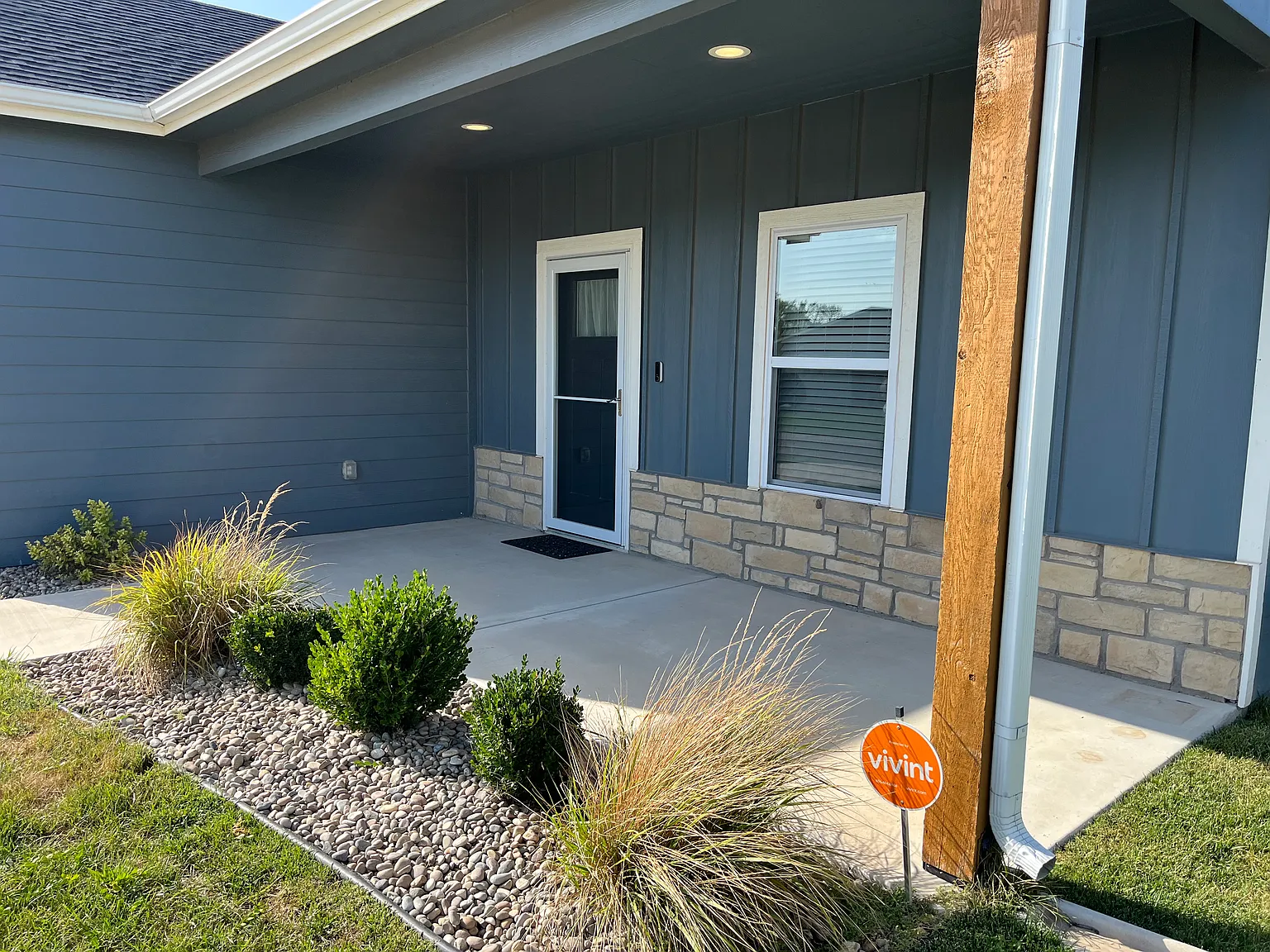 3 bed, 1234 sqft, $1,650 — Photo 2