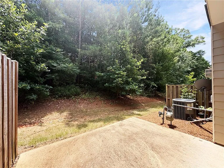 285 Holdings Dr — Photo 24